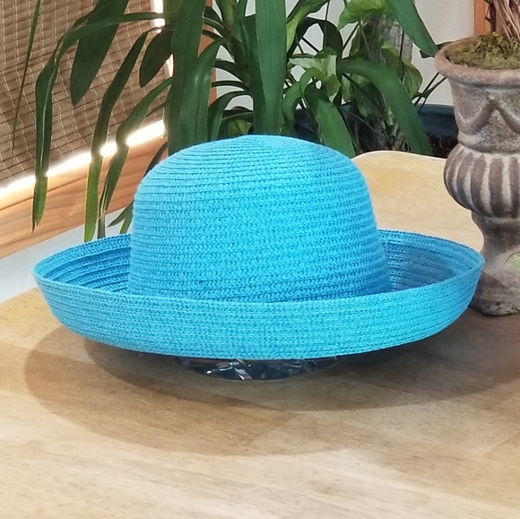 NWT HATS 3 COLORS - Picture 2 of 8